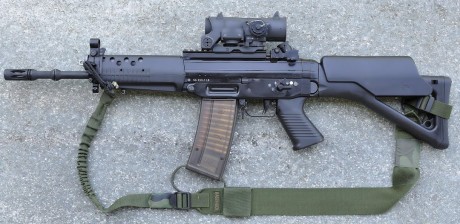 De como el ejército contrató con HK la fabricación del fusil de asalto y la pistola actuales.  
https://elpais.com/diario/1997/01/31/espana/854665213_850215.html