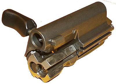 De como el ejército contrató con HK la fabricación del fusil de asalto y la pistola actuales.  
https://elpais.com/diario/1997/01/31/espana/854665213_850215.html