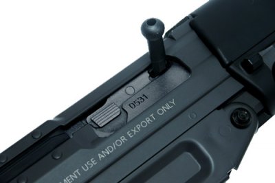 De como el ejército contrató con HK la fabricación del fusil de asalto y la pistola actuales.  
https://elpais.com/diario/1997/01/31/espana/854665213_850215.html