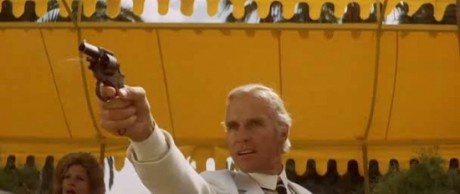 Compañeros,

En vista de las ganas de algunos (Elcafe, Wilcow, Vrakk, etc) por adivinar armas de películas 00