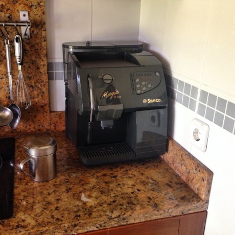 Ofrezco a la venta mi cafetera  SAECO Superautomatica MAGIC de Luxe . Se trata de un modelo de cafetera 00