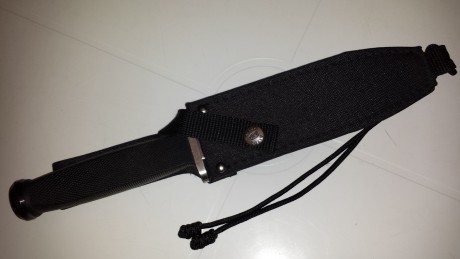 Hola compañeros,me gustaría que me ayudarais a saber mas sobre este cuchillo Aitor,me estoy desaciendo 02