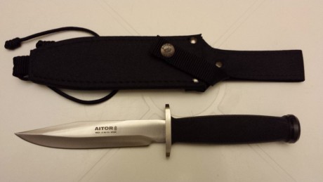 Hola compañeros,me gustaría que me ayudarais a saber mas sobre este cuchillo Aitor,me estoy desaciendo 01