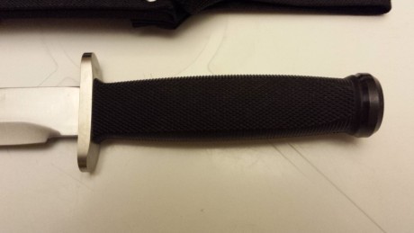 Hola compañeros,me gustaría que me ayudarais a saber mas sobre este cuchillo Aitor,me estoy desaciendo 11