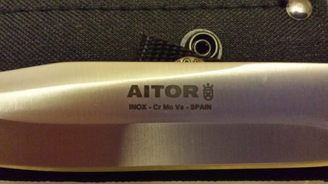 Hola compañeros,me gustaría que me ayudarais a saber mas sobre este cuchillo Aitor,me estoy desaciendo 10