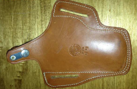 Se vende funda de piel para revólver de la marca Astra, completamente nueva y original con su marcaje 00