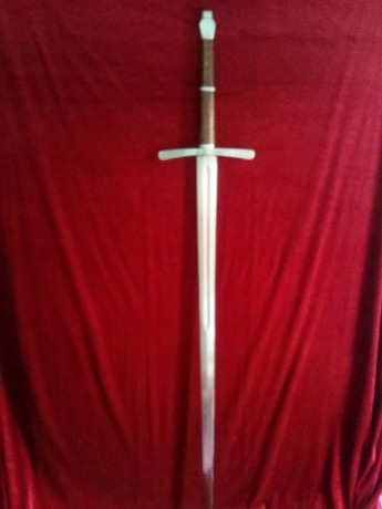 hola
vendo estas dos espadas de fabricación propia en acero 1060 templado y revenido con empuñaduras y 12