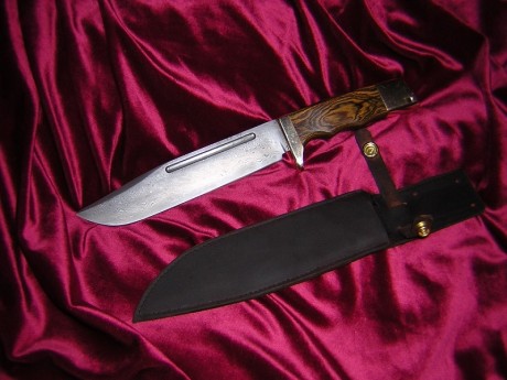 hola
vendo estas dos armas blancas en acero de damasco.
montero - 100 euros
espada corta - 200 euros. 00