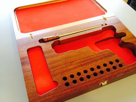 Vendo este estucho de madera de CEDRO que nunca he utilizado.
Creo que está fabricada para pistolas mono 00