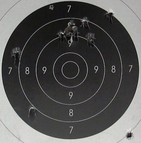 Esta mañana he estado tirando con la pistola (rochatte)  a una diana reciclada los trece tiros de rigor 01
