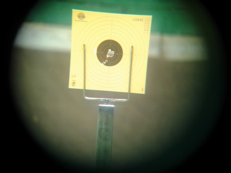 Esta mañana he estado tirando con la pistola (rochatte)  a una diana reciclada los trece tiros de rigor 10