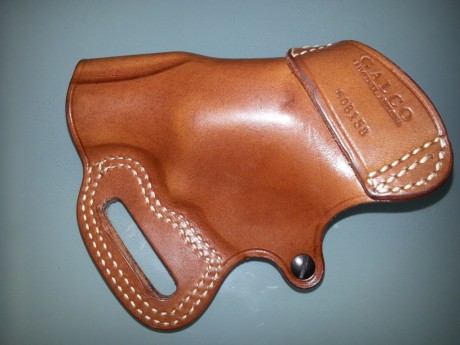Se vende esta maravillosa funda de piel, del prestigiosa fabricante americano GALCO, para revólveres SMITH 01