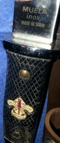 Hola foro.
 Mi tío se encontro esto en casa de mi abuelo u sabiendo la afición que tengo a las armas blancas 00