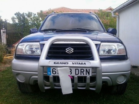 Vendo Suzuki gran vitara con 75000 Kms matriculado en octubre del 2005,cristales traseros tintados.ruedas 02
