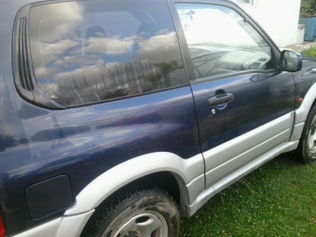 Vendo Suzuki gran vitara con 75000 Kms matriculado en octubre del 2005,cristales traseros tintados.ruedas 01