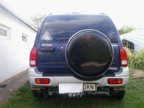 Vendo Suzuki gran vitara con 75000 Kms matriculado en octubre del 2005,cristales traseros tintados.ruedas 00