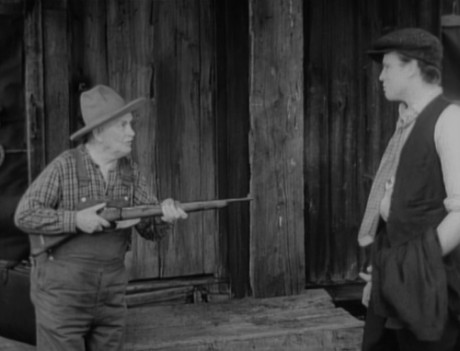 Compañeros,

En vista de las ganas de algunos (Elcafe, Wilcow, Vrakk, etc) por adivinar armas de películas 90