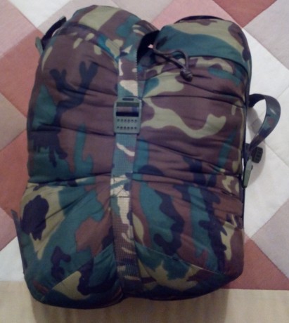 Se vende saco de dormir del ejercito de alta montaña, tiene rota una de las bandas de presion, posiblemente 00