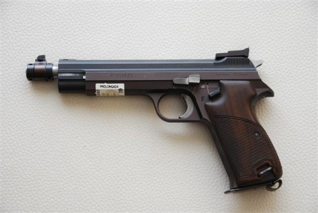 Pues eso, dado que la tengo "aparcada" en la caja fuerte, pongo a la venta este pistola de 9 02