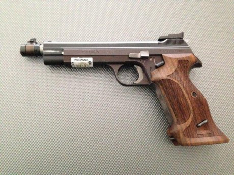 Pues eso, dado que la tengo "aparcada" en la caja fuerte, pongo a la venta este pistola de 9 00