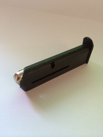 Vendo cargador para pistola star DK/DKL, 9mm corto, excelente estado.
40€  portes incluidos 00