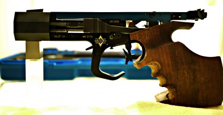 Muy buenas compañeros:

Se vende mi pistola Match-Gun cal. 22 por alejarme del sistema estándar, que tan 02