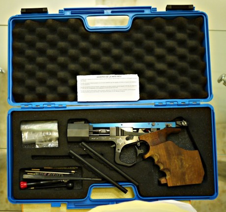 Muy buenas compañeros:

Se vende mi pistola Match-Gun cal. 22 por alejarme del sistema estándar, que tan 00
