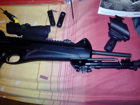 Buenas compañeros. Recientemente he adquirido una beretta cx4 storm y quiero ponerle un bípode harris 40