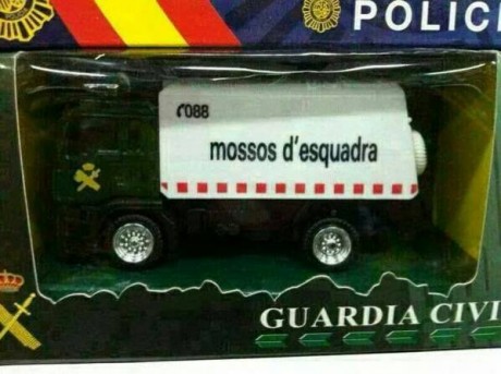 Hola un saludo,me ha gustado la foto y quiero compartirla,la vi en una red social.Me imagino que sera 00
