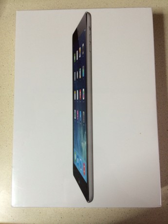 Vendo IPad Air 16g con pantalla de retina, tiene wi-fi  +  celular, color gris espacial, es nuevo en su 00