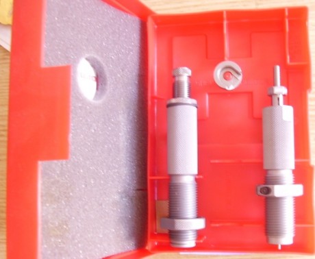 Cambio dies Hornady Custom grade calibre 7 mm Remington Ultramagnum con Shell Holder, apenas usados. Die 02
