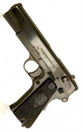 Hace unos días encontré por casualidad en una web extranjera un arma a la venta que hacía muchos años 141