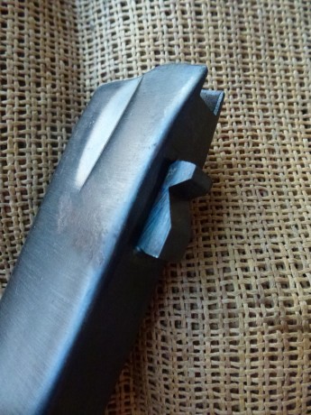 Hola.
Vendo cargador del subfusil croata Šokac. Este subfusil se desarrolló en Croacia en 1991 durante 01