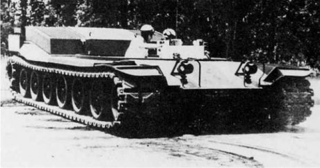 Hola a todos.
Quisiera hacer una pregunta sobre la traccion el los carros de combate.
He observado que 20