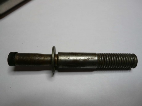 Hola
Pues nada, que mi mujer encontró debajo de los armarios de la cocina, al hacer una reparación, una 01