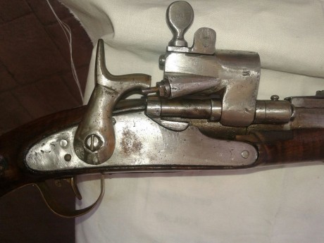 Hola a todos.
Tengo una duda con esta pistola, sus marcajes, y su sistema de cierre, y, quería que si 50