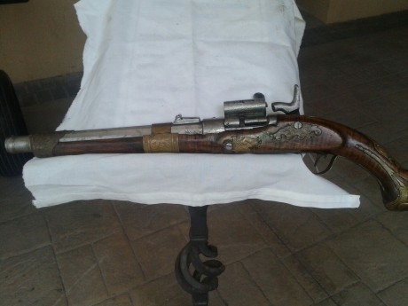 Hola a todos.
Tengo una duda con esta pistola, sus marcajes, y su sistema de cierre, y, quería que si 70