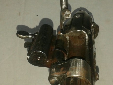 Hola a todos.
Tengo una duda con esta pistola, sus marcajes, y su sistema de cierre, y, quería que si 112