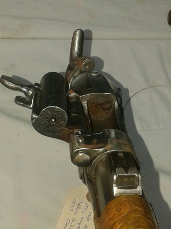 Hola a todos.
Tengo una duda con esta pistola, sus marcajes, y su sistema de cierre, y, quería que si 111