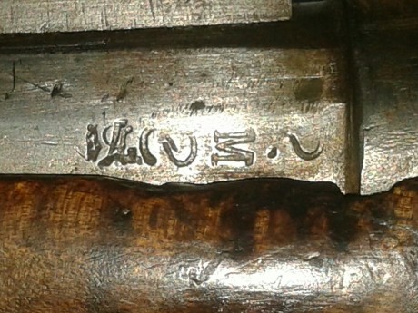 Hola a todos.
Tengo una duda con esta pistola, sus marcajes, y su sistema de cierre, y, quería que si 142