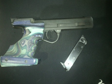 Vendo pistola calibre 22lr,Dos cargadores,ideal para ascenso,esta en muy buen estado,la vendo por cambio 00