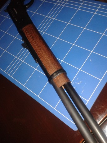 En perfecto estado de funcionamiento y prácticamente impecables, vendo tres armas de fogueo:

Rifle bruni 20