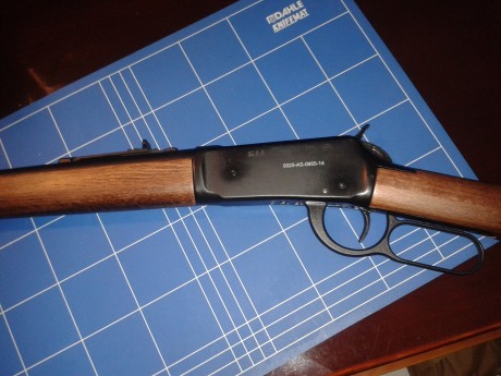 En perfecto estado de funcionamiento y prácticamente impecables, vendo tres armas de fogueo:

Rifle bruni 30