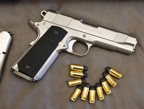 Vendo una Colt Lightweight Commander XSE del calibre .45 ACP.

Aun tengo esta pieza sin uso en el armero, 01
