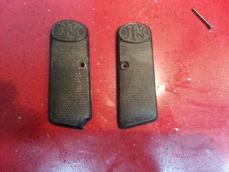 Vendo cachas FN 1910 en baquelita negra
Estan en un estad fantastico, y son bastante raras de encontrar 02