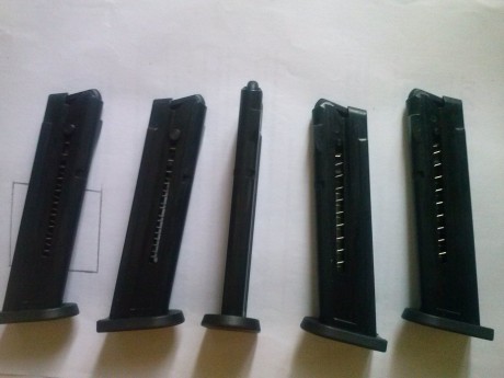 Vendo cargadores de SIG  SAUER MOSQUITO precio 20€ unidad se encuentran en Cádiz 00