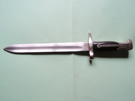 Hola

Tengo una bayoneta y un machete, herencia de mi padre que junto con otras chatarrillas las recogió 02