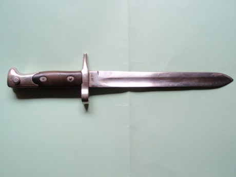 Hola

Tengo una bayoneta y un machete, herencia de mi padre que junto con otras chatarrillas las recogió 01