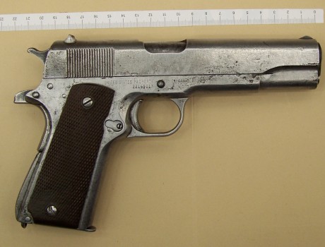 EL ARMA ESTA EN ZARAGOZA    CALIBRE  45   , 350€  apartir de hoy  por ser mi cumpleaños 01
