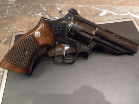 vendo revolver de 4 " llama comanche el cal 357. buen estado . el pavonado del tambor esta algo gastado 00